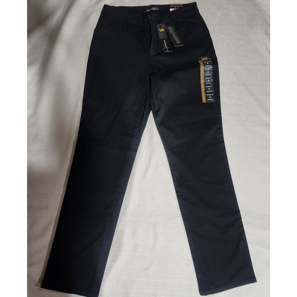 lee relaxed fit straight leg size 4 medium W27 L39 Woman's